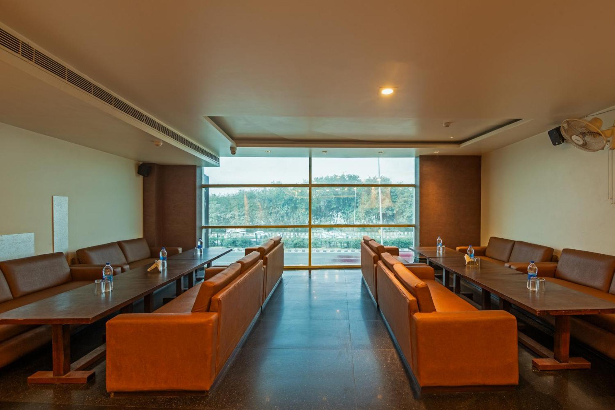 Hotel Transit International- Aerocity Delhi Airport Nova Deli Exterior foto
